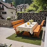 Apartma Roner * Podbrdo